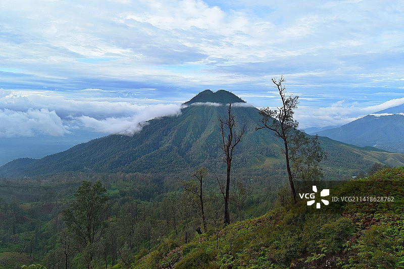 印度尼西亚东爪哇伊真火山的壮丽山景图片素材