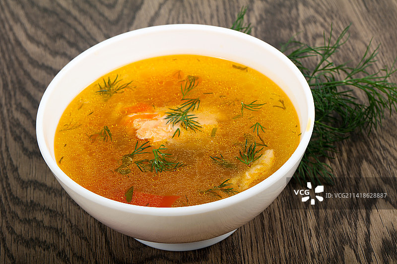 罗马尼亚餐桌上的汤高角度照片图片素材