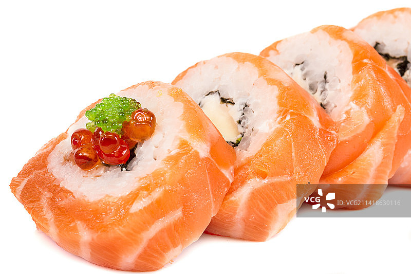 日式寿司：三文鱼籽奶油卷图片素材