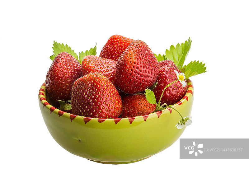白色背景下碗里草莓的特写，罗马尼亚图片素材