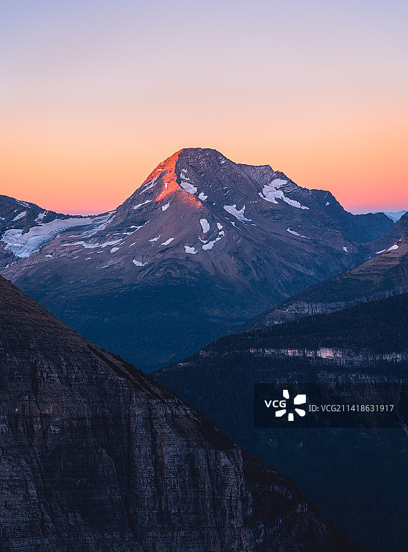 美国蒙大拿州海伦娜日落时分雪山美景图片素材