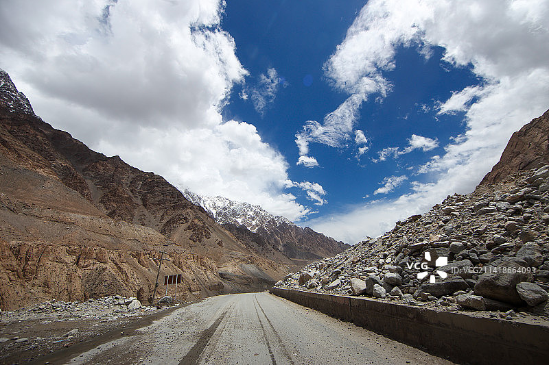 中国新疆克州阿克陶的风光图片素材