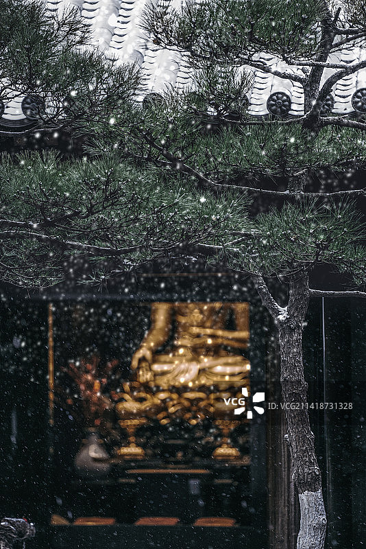 雪景禅意宝山寺图片素材