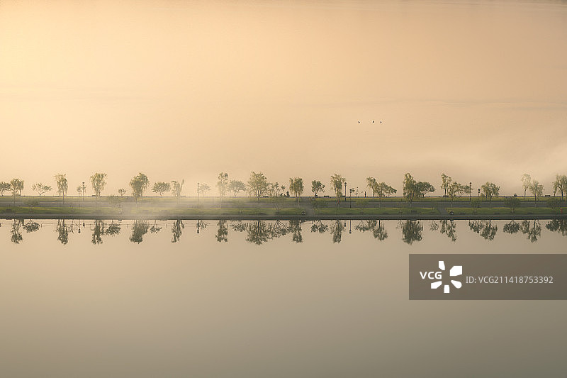 白堤晨雾图片素材