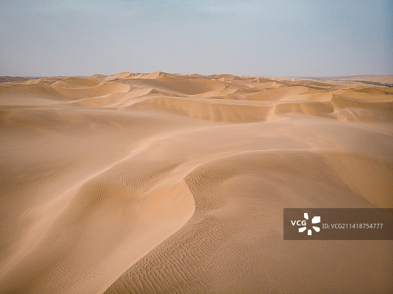 中国新疆巴音郭楞东线沙漠公路图片素材