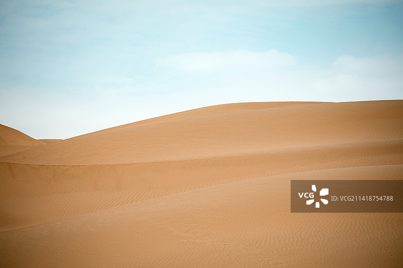 中国新疆巴音郭楞东线沙漠公路图片素材