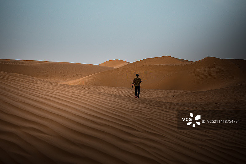 中国新疆巴音郭楞东线沙漠公路图片素材