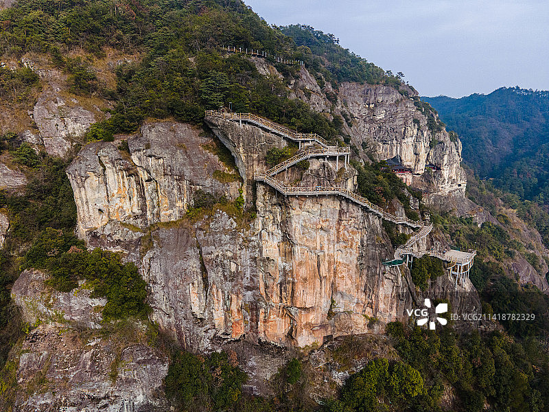 浙江建德大慈岩景区玻璃栈道无人机高空航拍图片素材