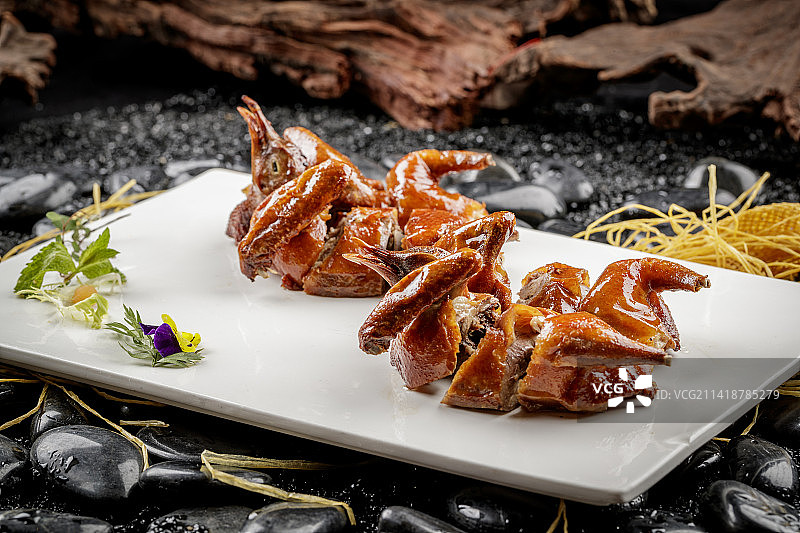 金牌烤乳鸽图片素材