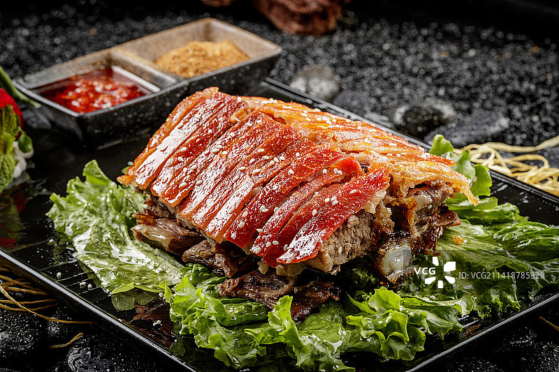 蒙古烤羊背图片素材