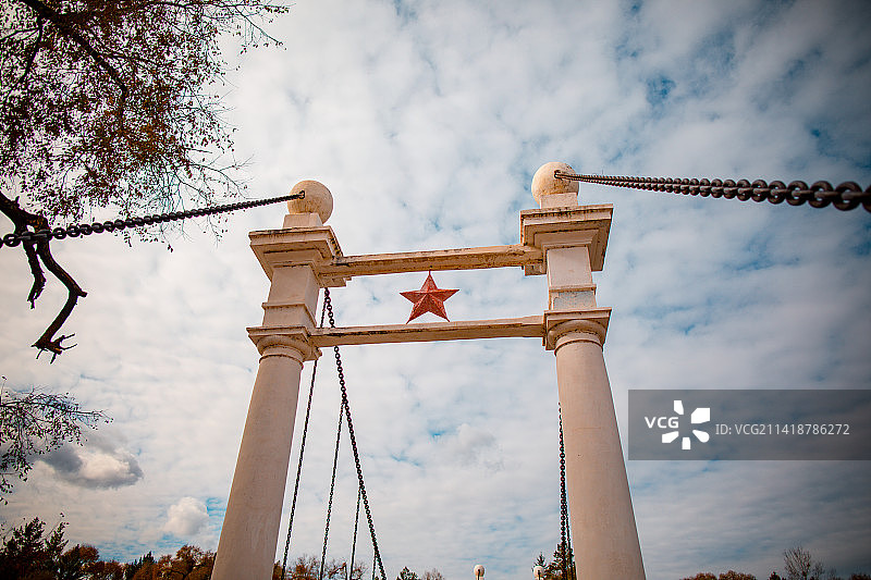 中国内蒙古神秘的的扎兰屯吊桥公园图片素材