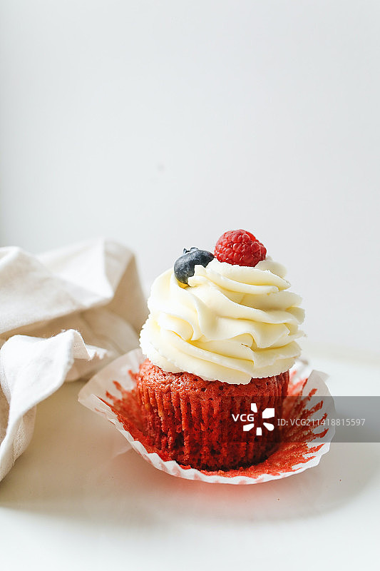 奶油浆果红色蛋糕图片素材