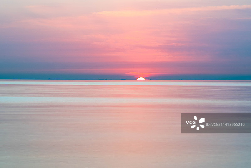 天津东疆湾日出图片素材