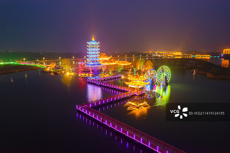泰安东平滨湖国家湿地公园夜景灯光秀图片素材