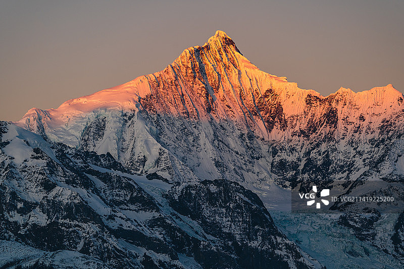 梅里雪山|日照金山|卡瓦格博|缅茨姆|神女峰|梅里雪山全景图片素材