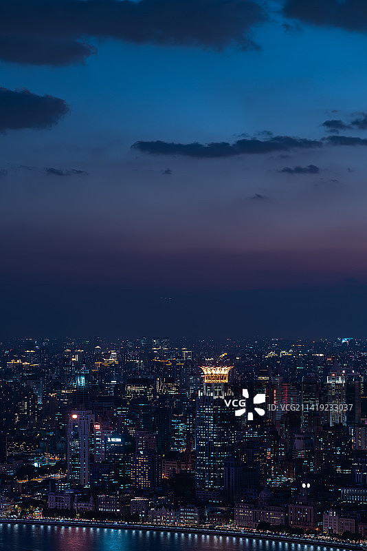 上海外滩建筑群夜景图片素材