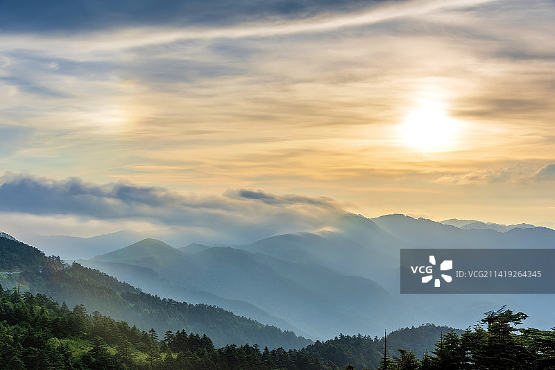 中国湖北神农架神农顶日落风光图片素材