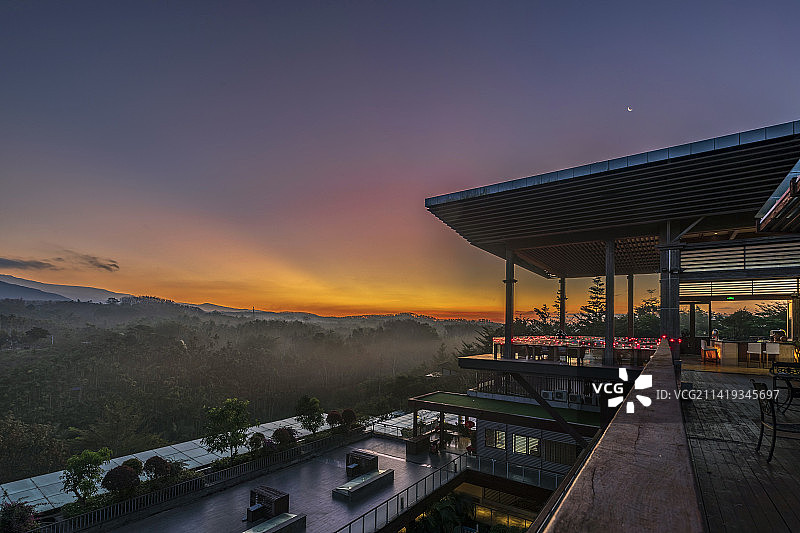 火红黎明迎新春图片素材