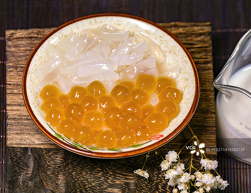 台式奶茶配料波霸珍珠与椰果饮品附属小料增加诱人口感软糯筋道爽口木薯球与椰子凝胶木质醋酸菌多糖纤维素图片素材
