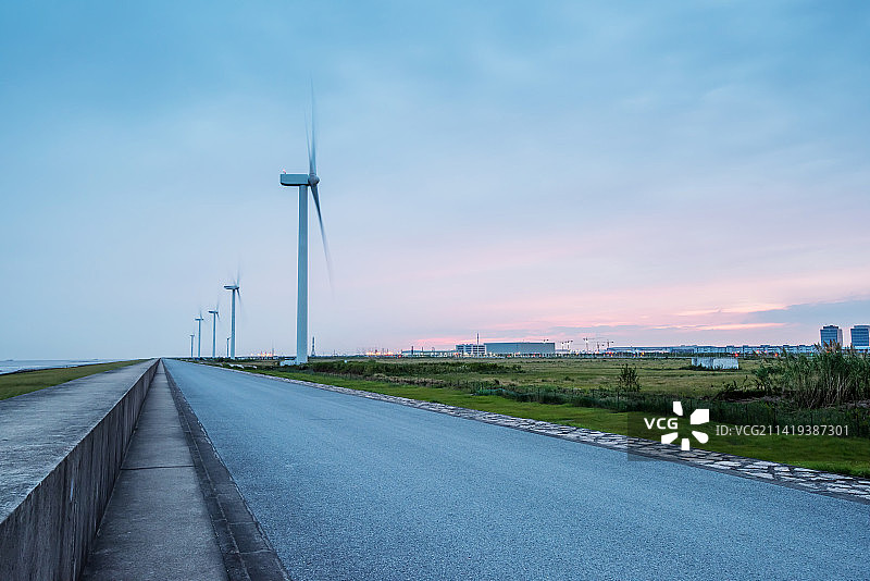 上海海边公路与风力发电机图片素材