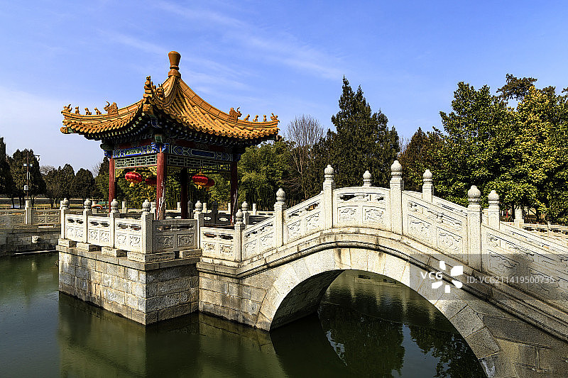 华阴西岳庙之放生池图片素材