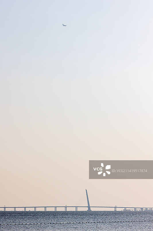 冬天日落时分的深圳湾海边风光图片素材