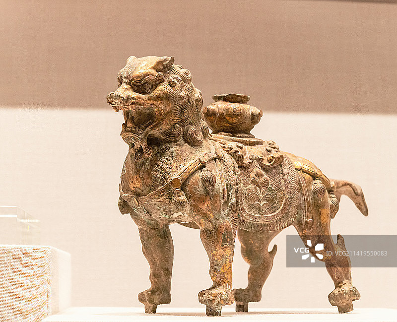 陕西西安唐大明宫遗址出土文物，鎏金狮子图片素材