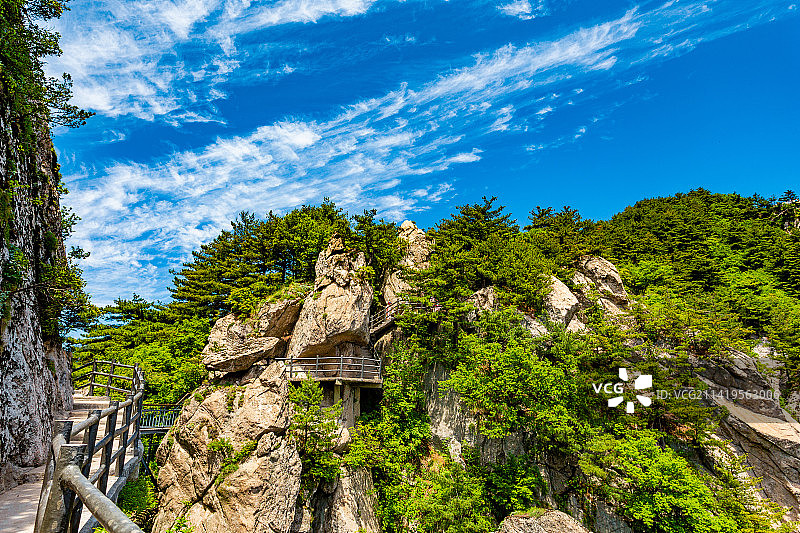 河南平顶山尧山风景区峰林与飞云栈道图片素材