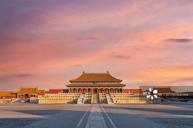 日出时分故宫太和殿满天朝霞图片素材