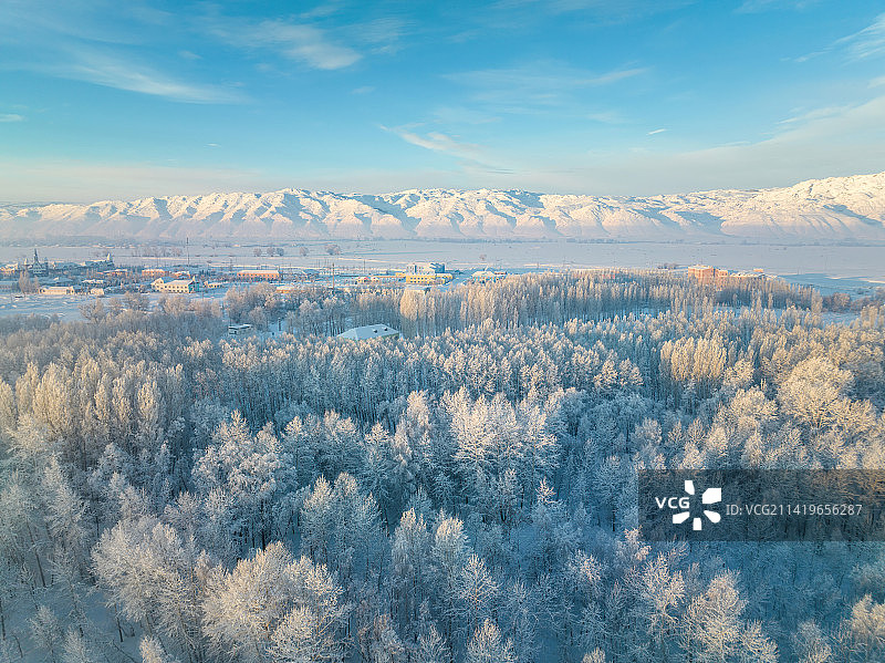 新疆冲乎尔雾凇小镇图片素材