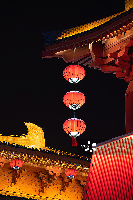 西安大雁塔灯笼和古建筑图片素材