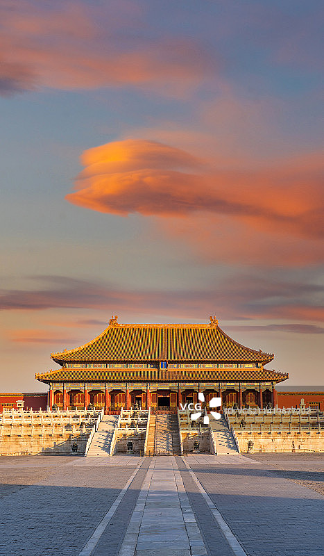 日落晚霞中的故宫太和殿（竖画幅）图片素材