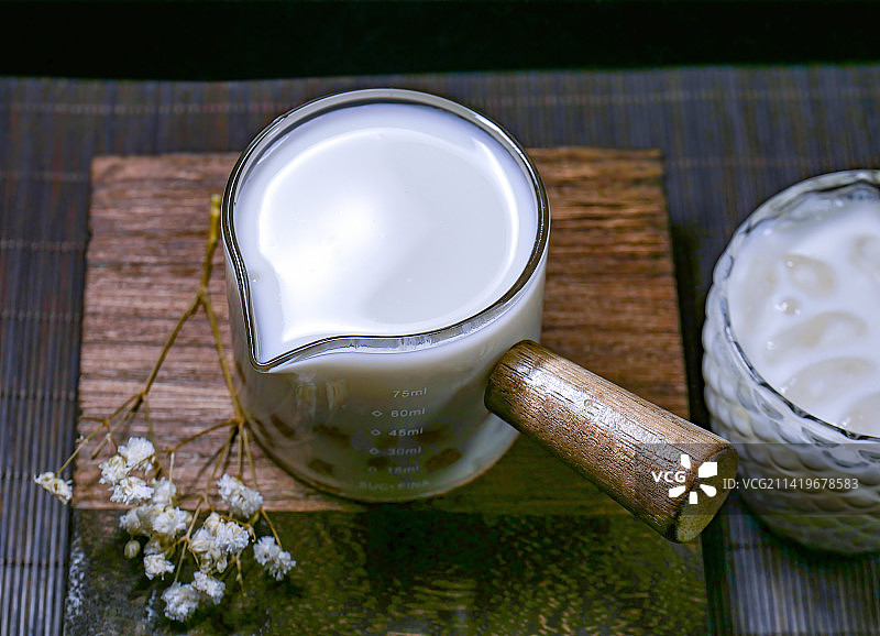 新鲜手作自制零添加纯天然炼乳甜牛奶家常冰冻健康饮品精选淡炼乳桂花蜂蜜牛奶甜而不腻奶香浓郁香甜丝滑可口图片素材