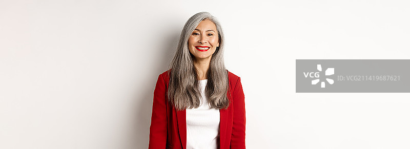 微笑的亚洲女商人图片素材