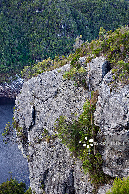 澳大利亚塔斯马尼亚西南国家公园森林岩石景观图片素材