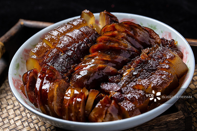 中式手工熏制的卤肉和腊肠图片素材