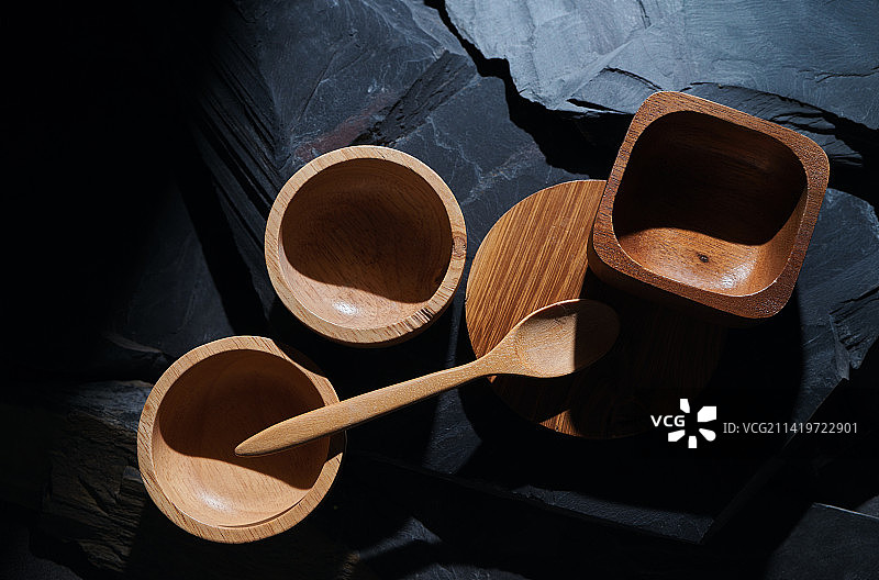 泰国班芳的木制工艺碗和勺子图片素材