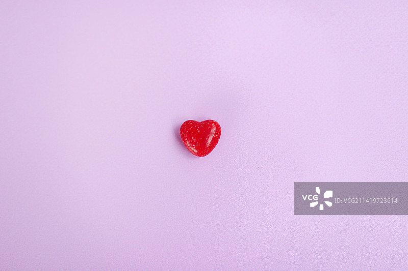 粉红色背景上的马心俯视图，乌克兰图片素材