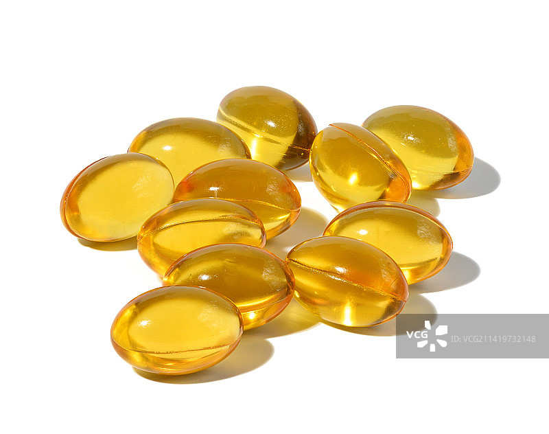 白色背景上的鱼油黄色胶囊，英国伦敦图片素材