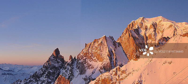 法国霞慕尼图尔隆德雪山全景图片素材