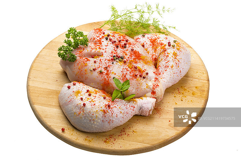 白色背景下的砧板美食（罗马尼亚）图片素材