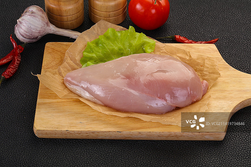 砧板上的生肉特写，罗马尼亚图片素材