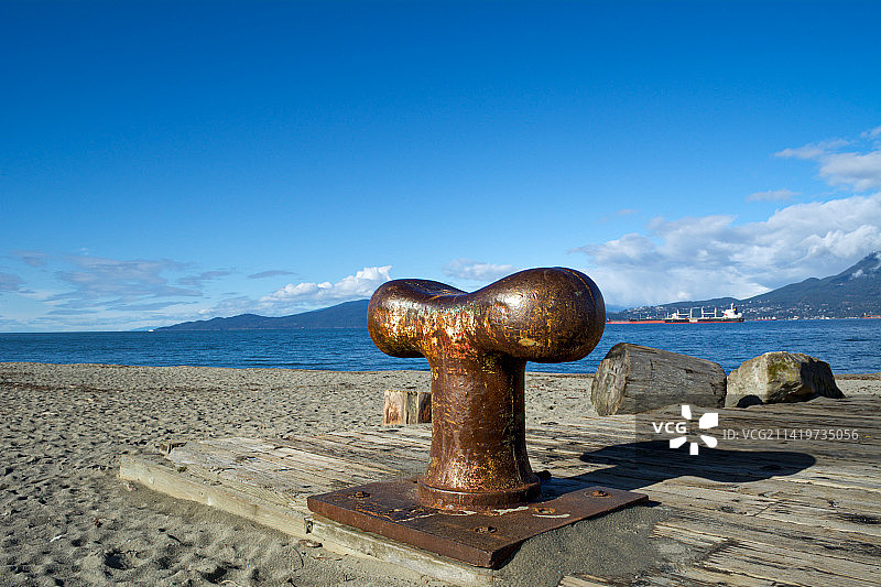 加拿大不列颠哥伦比亚省温哥华的 Cannon 海滩景色，蓝天白云图片素材