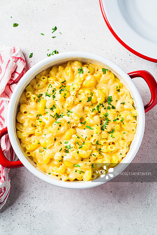 罗马尼亚传统美式红罐通心粉和奶酪图片素材