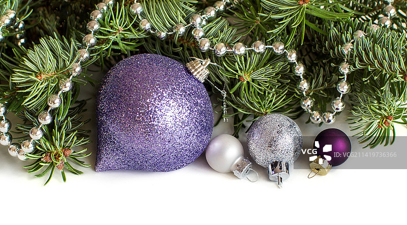 白色背景上的圣诞装饰特写，罗马尼亚图片素材