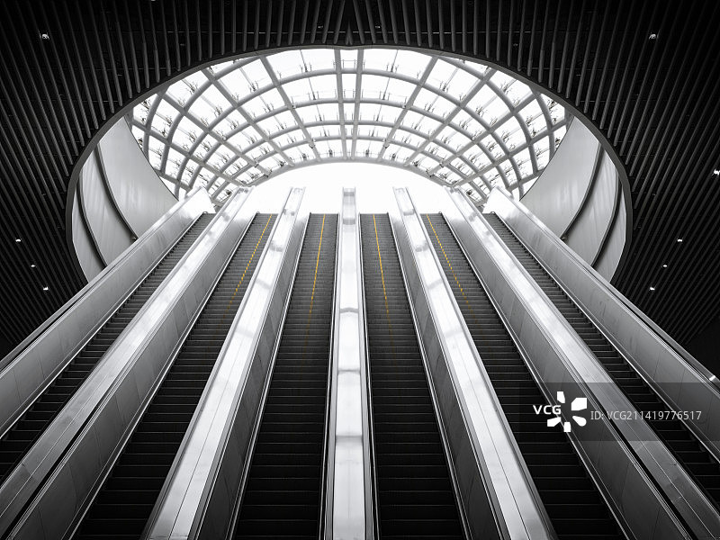 现代建筑内部电梯图片素材