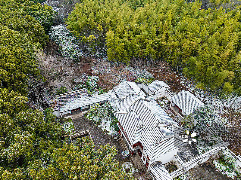 苏州虎丘风景名胜区冬季雪景航拍图片素材