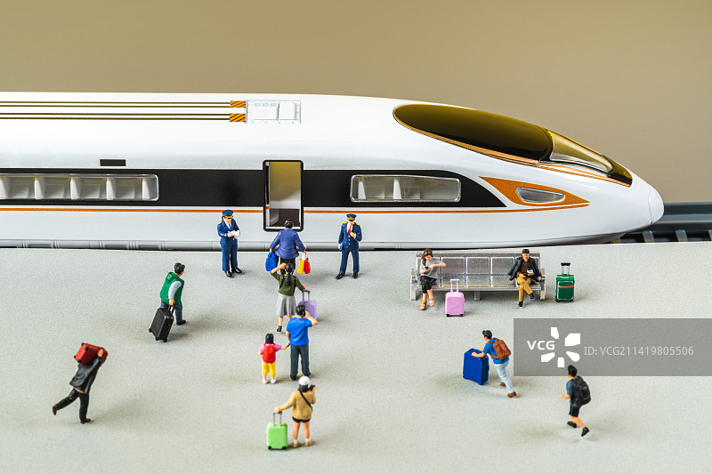 高铁动车春运返乡旅客旅游出行创意微缩景观图片素材