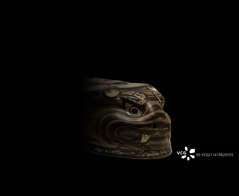 中国金代文物，褐釉黑彩虎形枕图片素材