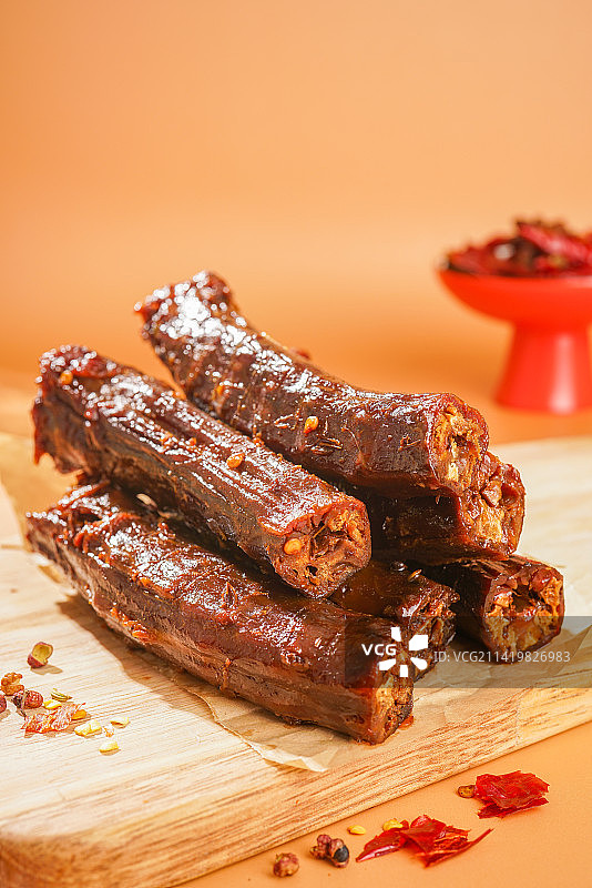 美食香辣卤鸭脖子-静物拍摄图片素材